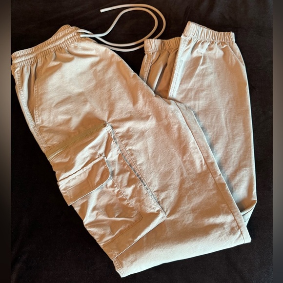 NWT Urban Outfitters Gray Cargo joggers size small - Picture 2 of 11